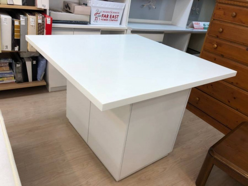 家具・インテリアのテーブル