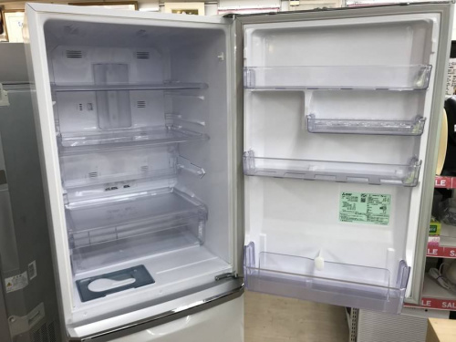 冷蔵庫の3ドア冷蔵庫
