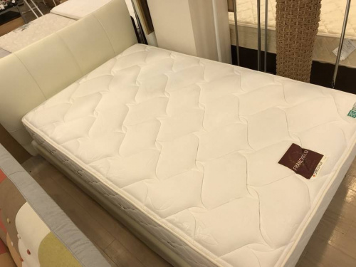 家具のベッド