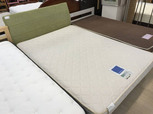 家具のベッド