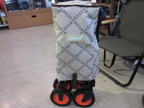 BEAMS×COLEMANのモノグラム柄