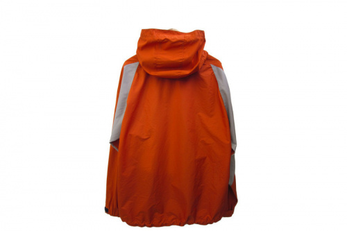 ジャケットのエッセンシェルジャケット