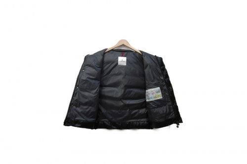 ダウンベストのMONCLER
