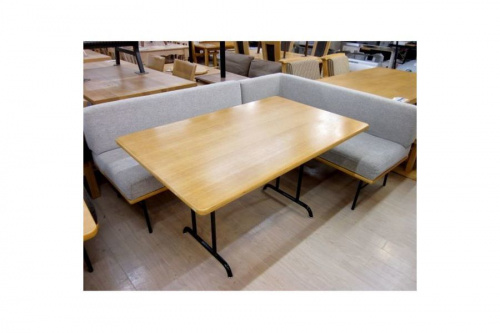 ダイニングセットのソファ