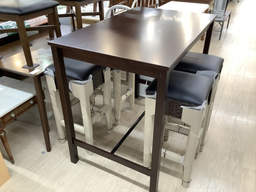 生活家具のテーブル