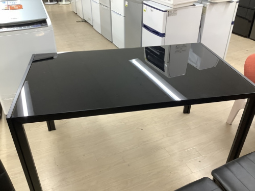 生活家具のテーブル