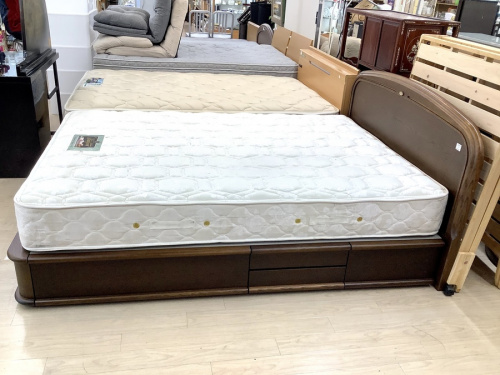 ベッドのダブルベッド