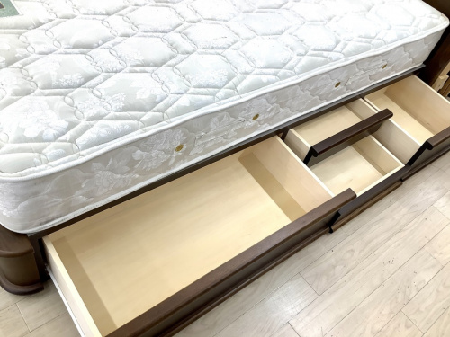 Simmonsの中古家具 名古屋