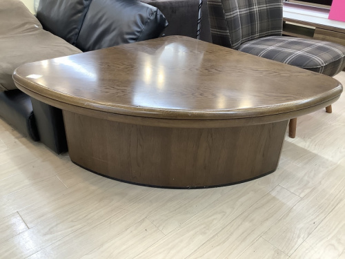 生活家具のテーブル