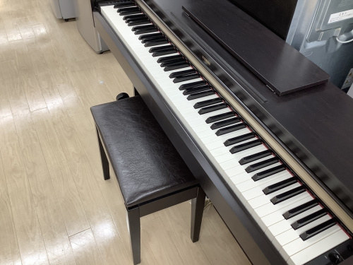 鍵盤楽器の電子ピアノ