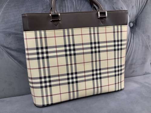 トートバッグのBURBERRY