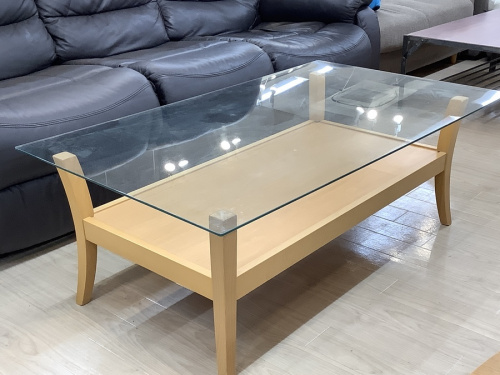 生活家具のテーブル