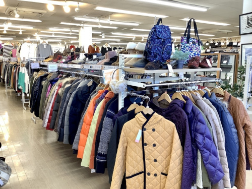 MONCLER(モンクレール)のライトダウンコート「BARBWL」【名古屋 MONCLER(モンクレール)のライトダウンコート「BARBWL」【名古屋