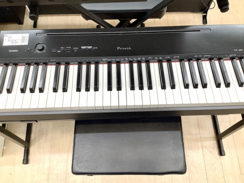 鍵盤楽器の電子ピアノ