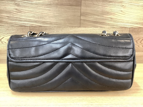 WチェーンショルダーバッグのCHANEL