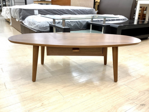 生活家具のテーブル