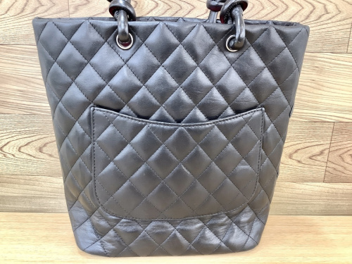 ミディアムトートバッグのCHANEL