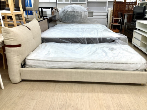 ベッドのシングルベッド