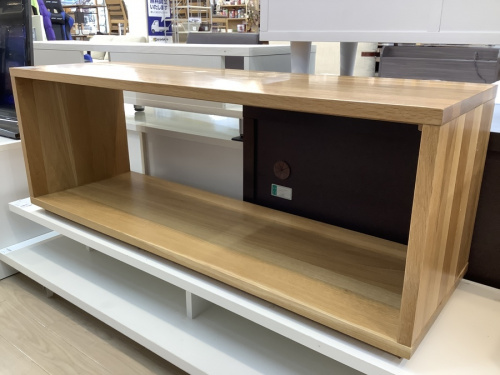 生活家具のテーブル