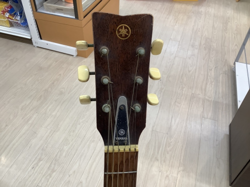 アコースティックギターのYAMAHA