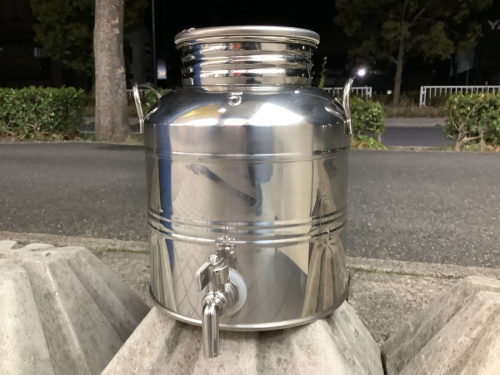 アウトドアのウォータージャグ