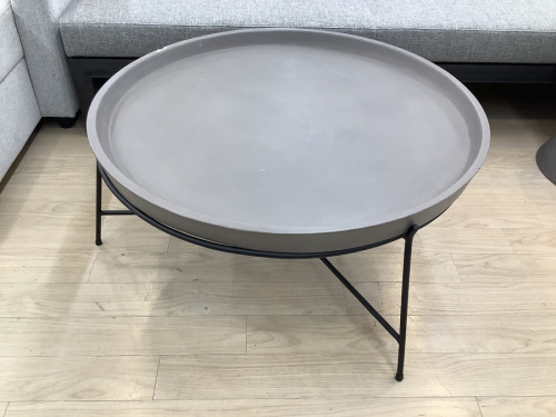 生活家具のテーブル