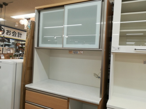 家具のカップボード