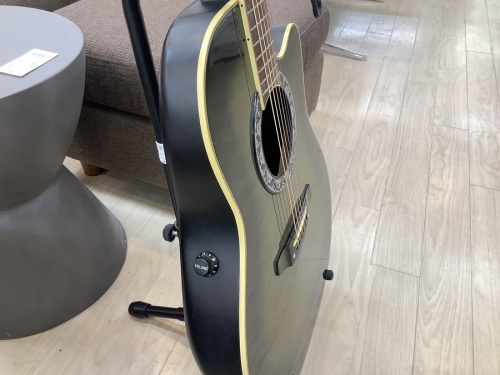 エレアコギターのMORRIS