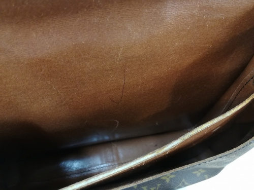 ショルダーバッグのLOUIS VUITTON