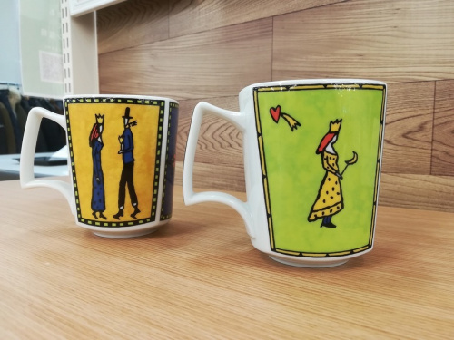 洋食器のマグカップ