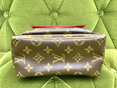 ショルダーバッグのLOUIS VUITTON