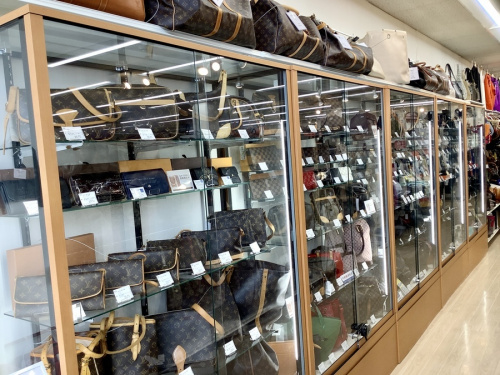ショルダーバッグのLOUIS VUITTON