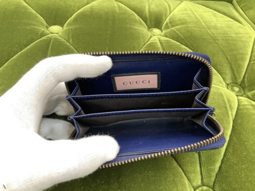 ラウンドファスナー財布のGUCCI