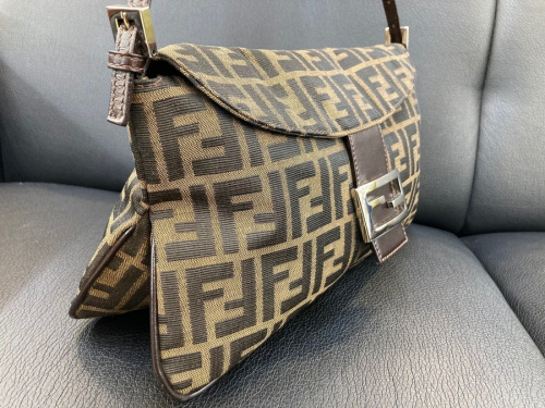 バッグのショルダーバッグ