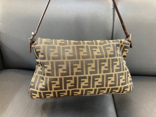 ショルダーバッグのFENDI