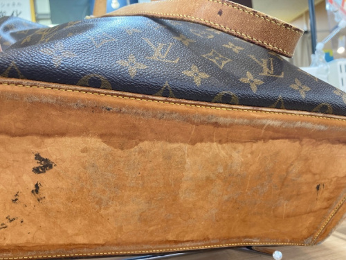 トートバッグのLOUIS VUITTON