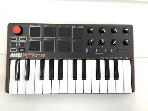 DJ楽器のキーボードコントローラー