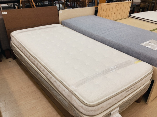 家具のベッド
