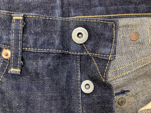 ヴィンテージのデニムパンツ