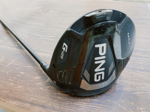 スポーツ用品のゴルフ