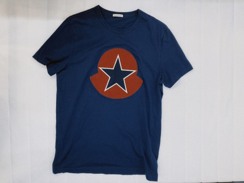 TシャツのMONCLER