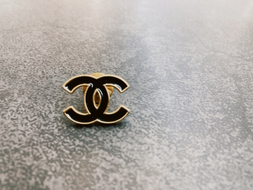 ブローチのCHANEL