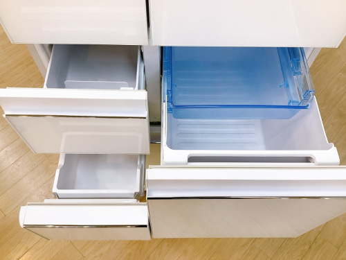 TOSHIBAの5ドア冷蔵庫