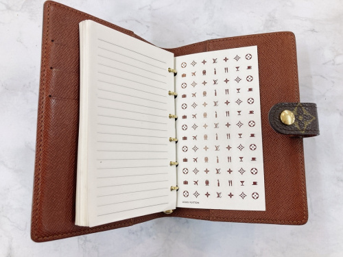 手帳カバーのモノグラム