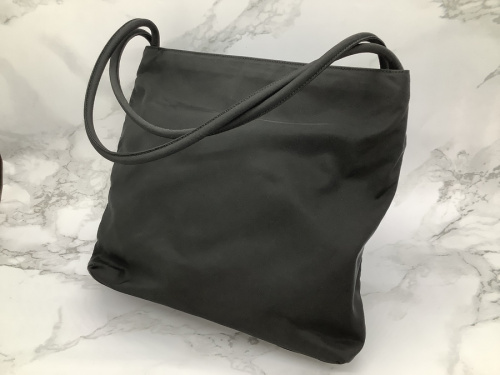 ナイロントートバッグのPRADA