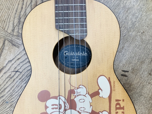 ギタレレのYAMAHA