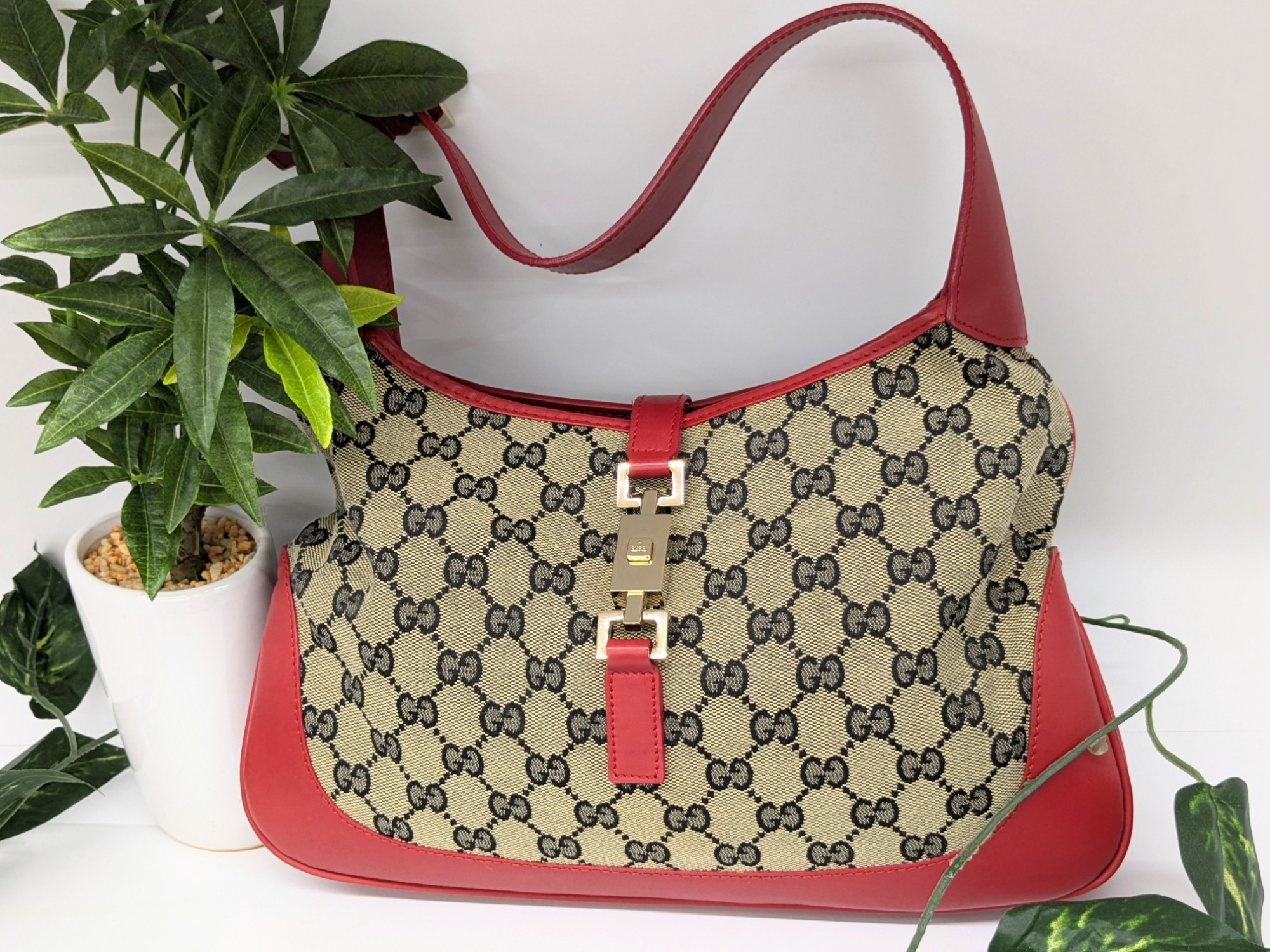 上質な大人のコーデ】GUCCI ワンショルダーバッグのご紹介です 上質な大人のコーデ】GUCCI ワンショルダーバッグのご紹介です