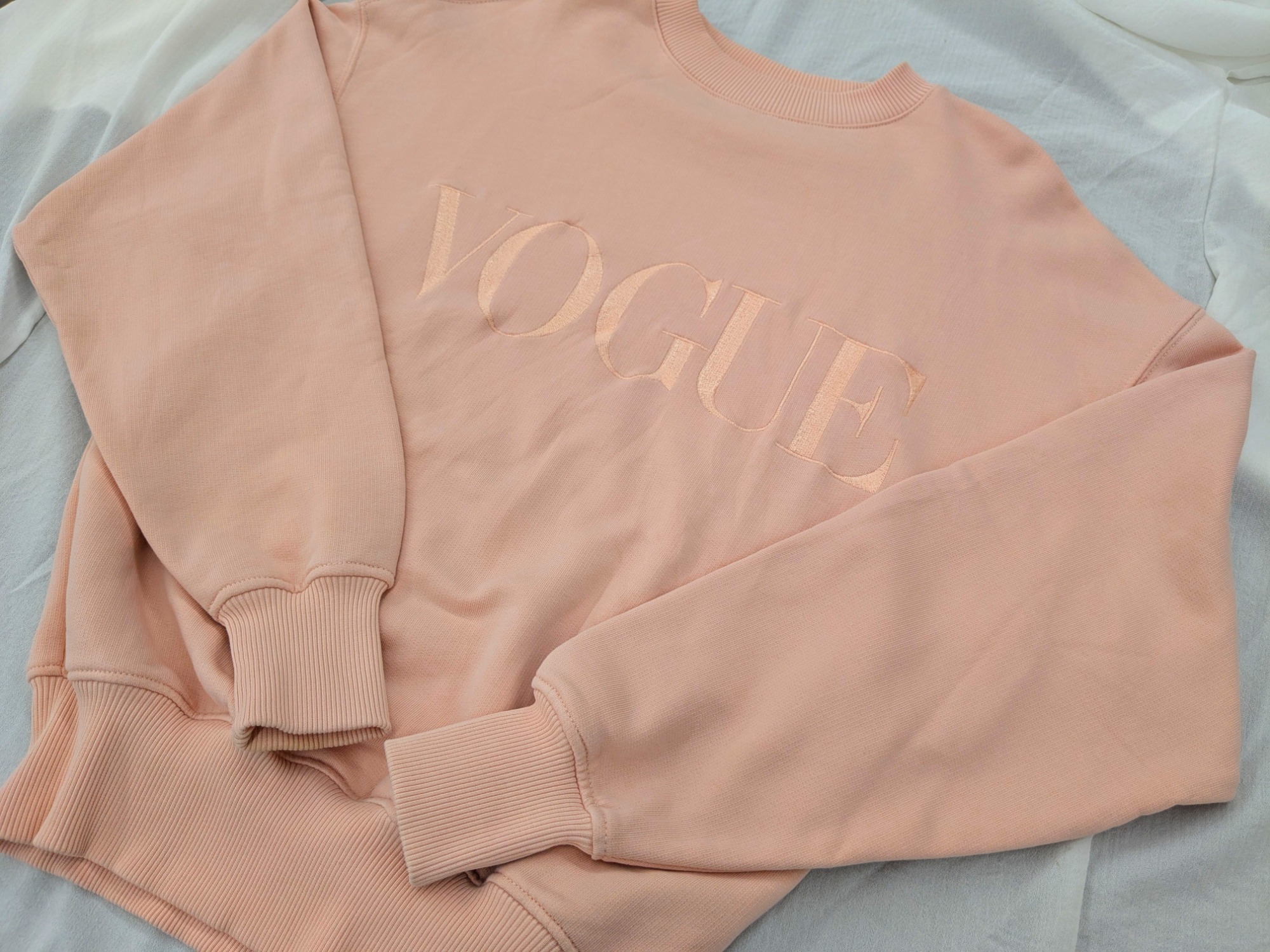 VOGUE Collection】より刺繍ロゴスウェットのご紹介です！｜2024年10月