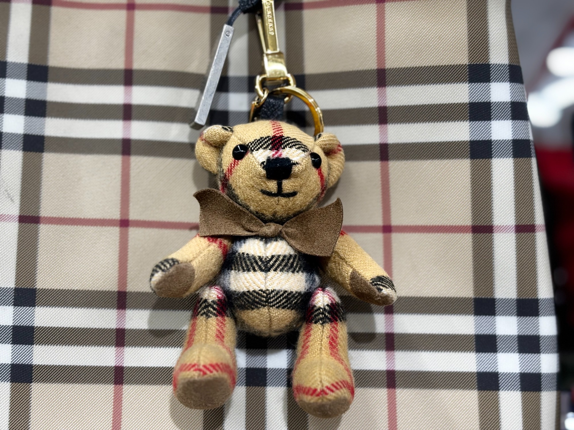 ☆最終価格☆新品未使用Burberry トーマスチャーム アンティークイエロー BURBERRY/バーバリー】トーマスバッグチャームのご紹介です