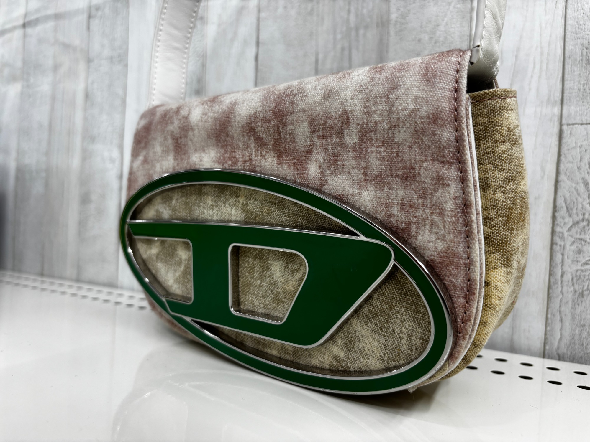 DIESEL/ディーゼル】インパクトの有る2WAYバッグのご紹介です
